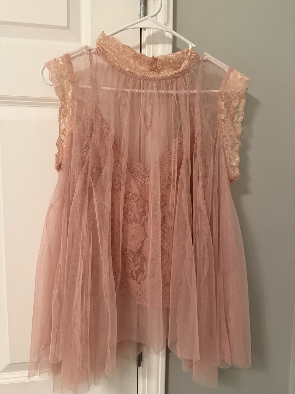 Vestique Blush Pink Lace & Mesh Sleeveless Top